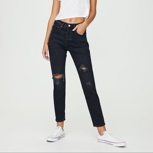 Black Levi's 501 skinnys in “wild bunch”